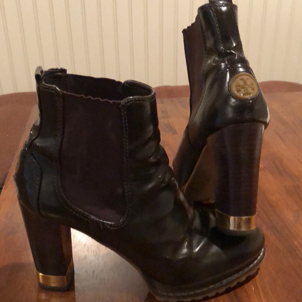 EUC Tory Burch lug sole ankle boots